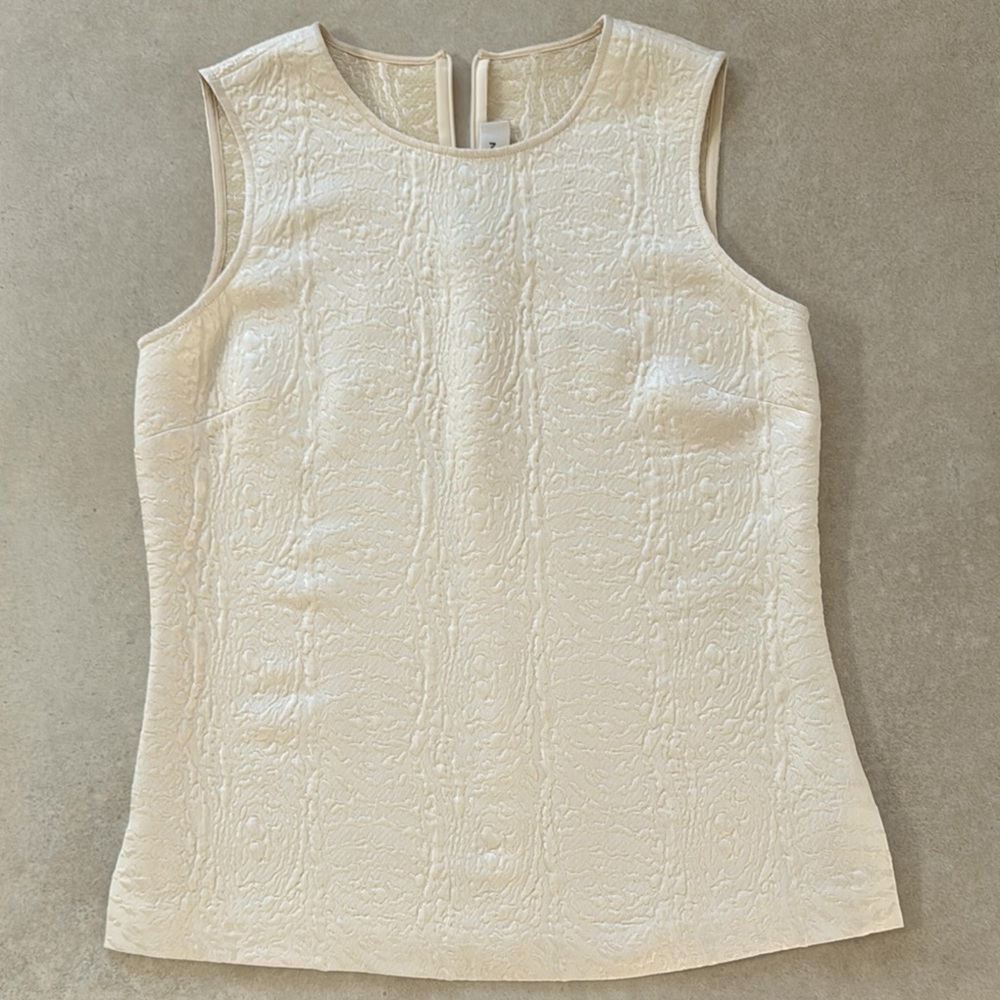 St John Elegant Cream Sleeveless Top